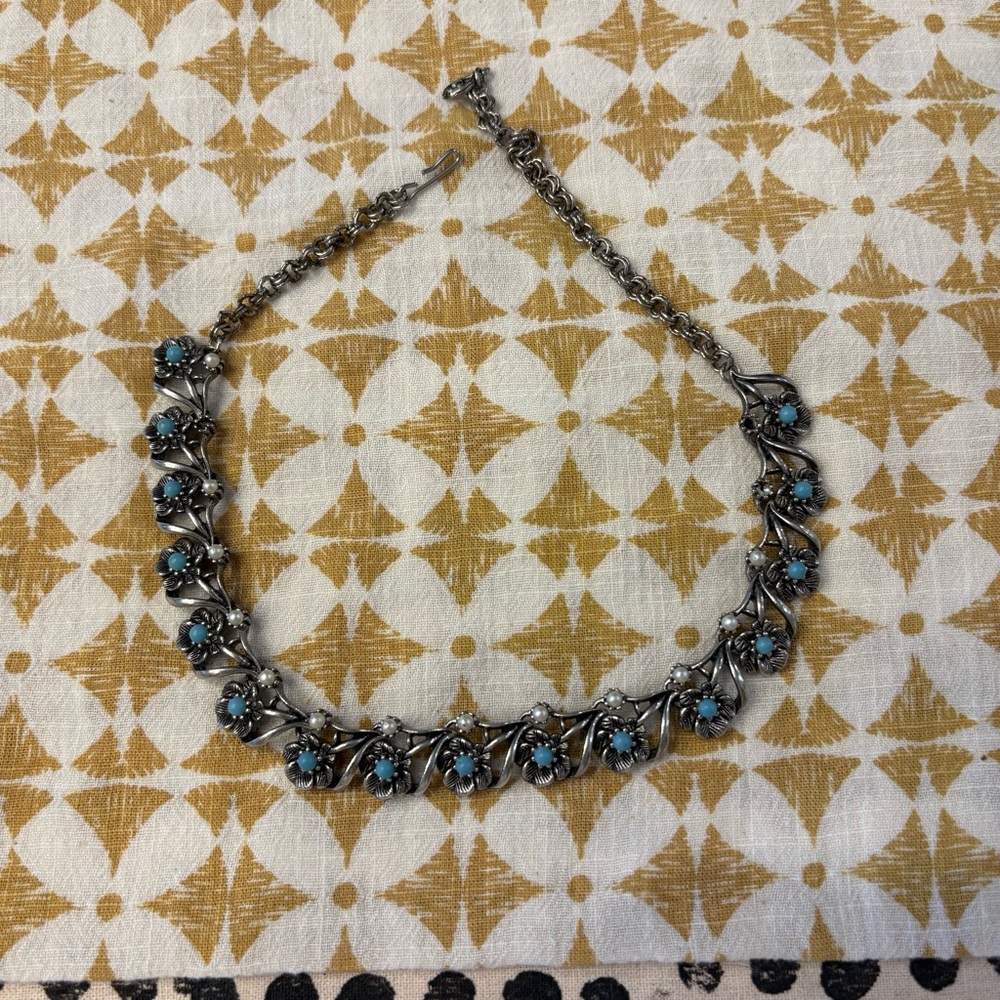 Vintage Art Deco Silver-Tone Floral Necklace with Faux Turquoise and Pearls